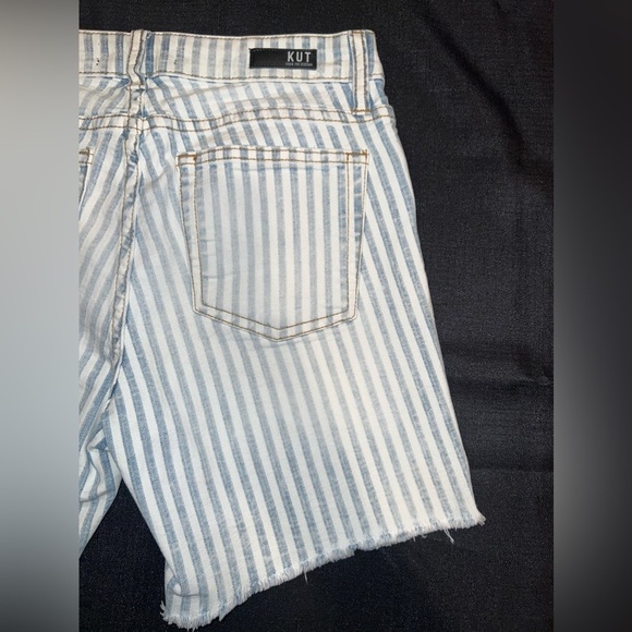 KUT from the Kloth Sophia Shorts with Frey Hem in Journal Wash - Picture 8 of 9